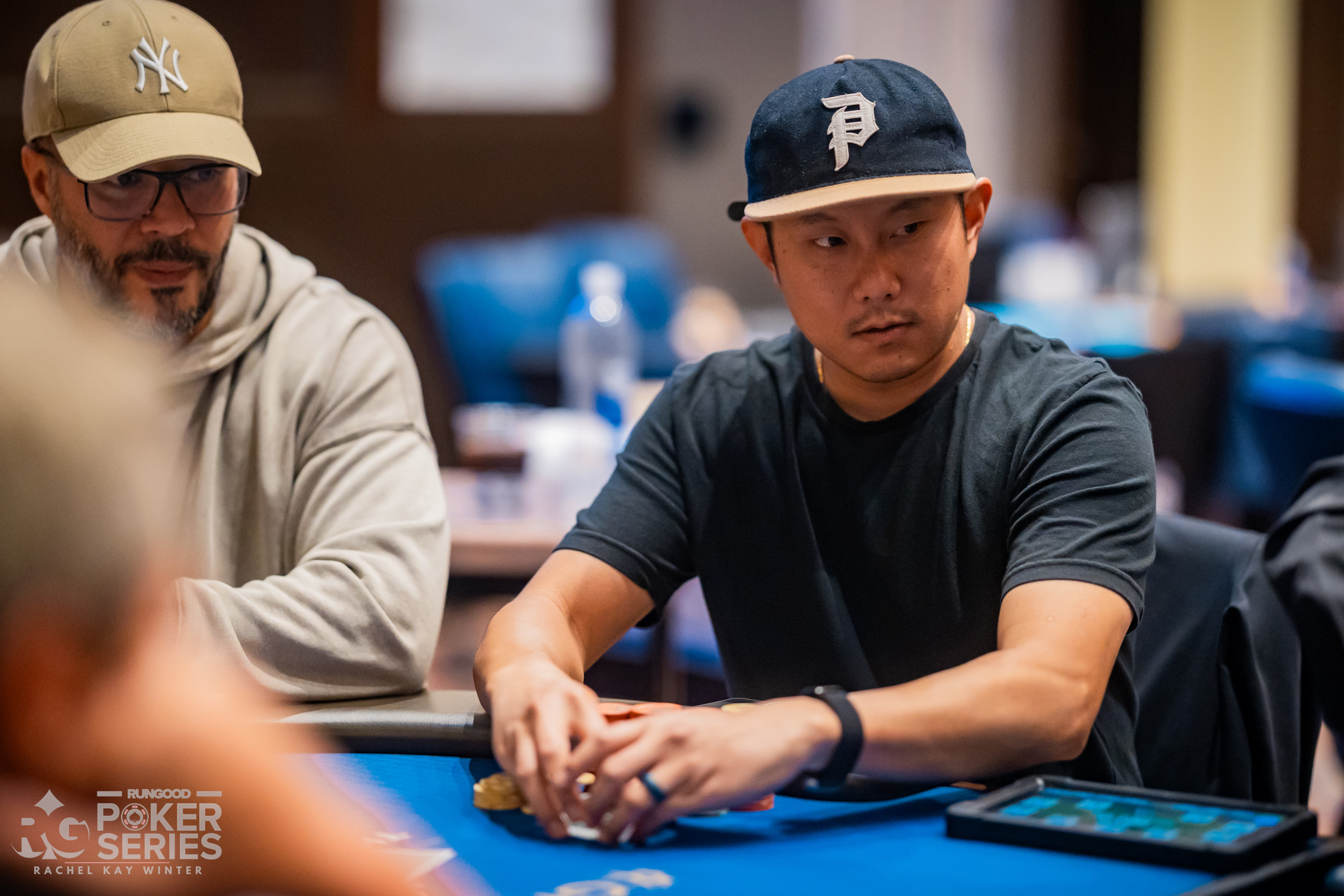 Xiong Thao 在 $400 PokerNews Cup 首日强势领跑，单日筹码占比近三成 - 世博娱乐城 - 世博娱乐