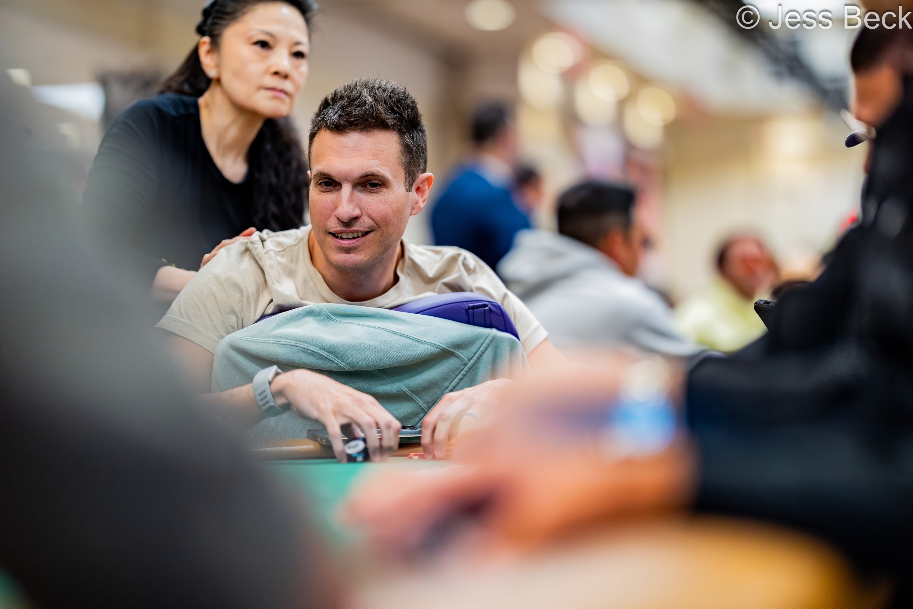 德州扑克传奇道格·波尔克的疯狂WSOP主赛事首日：一小时内经历生死轮回 - 世博 Shibo APP