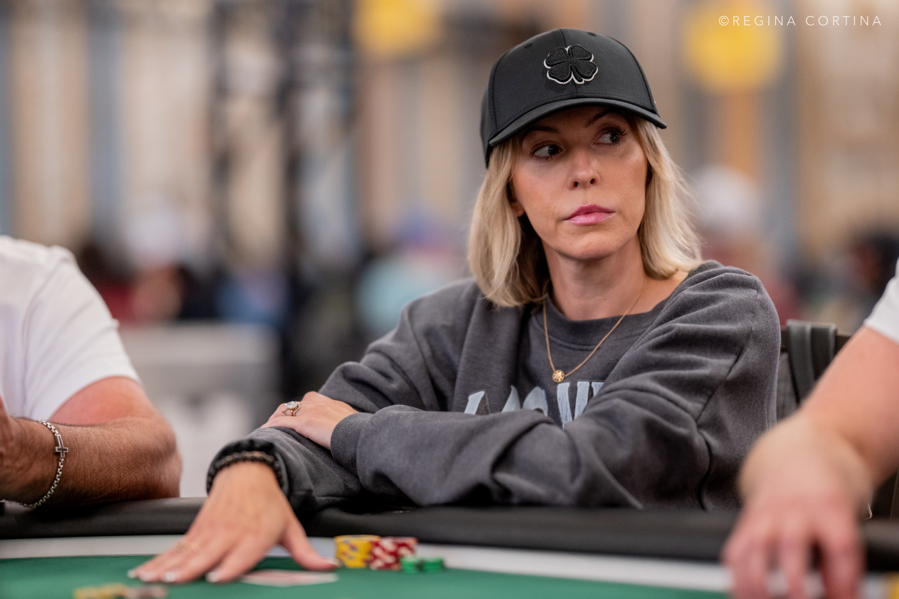 WSOP 主赛事惊天冷手：Set vs Set vs Aces 的三重对决 - SB 世博