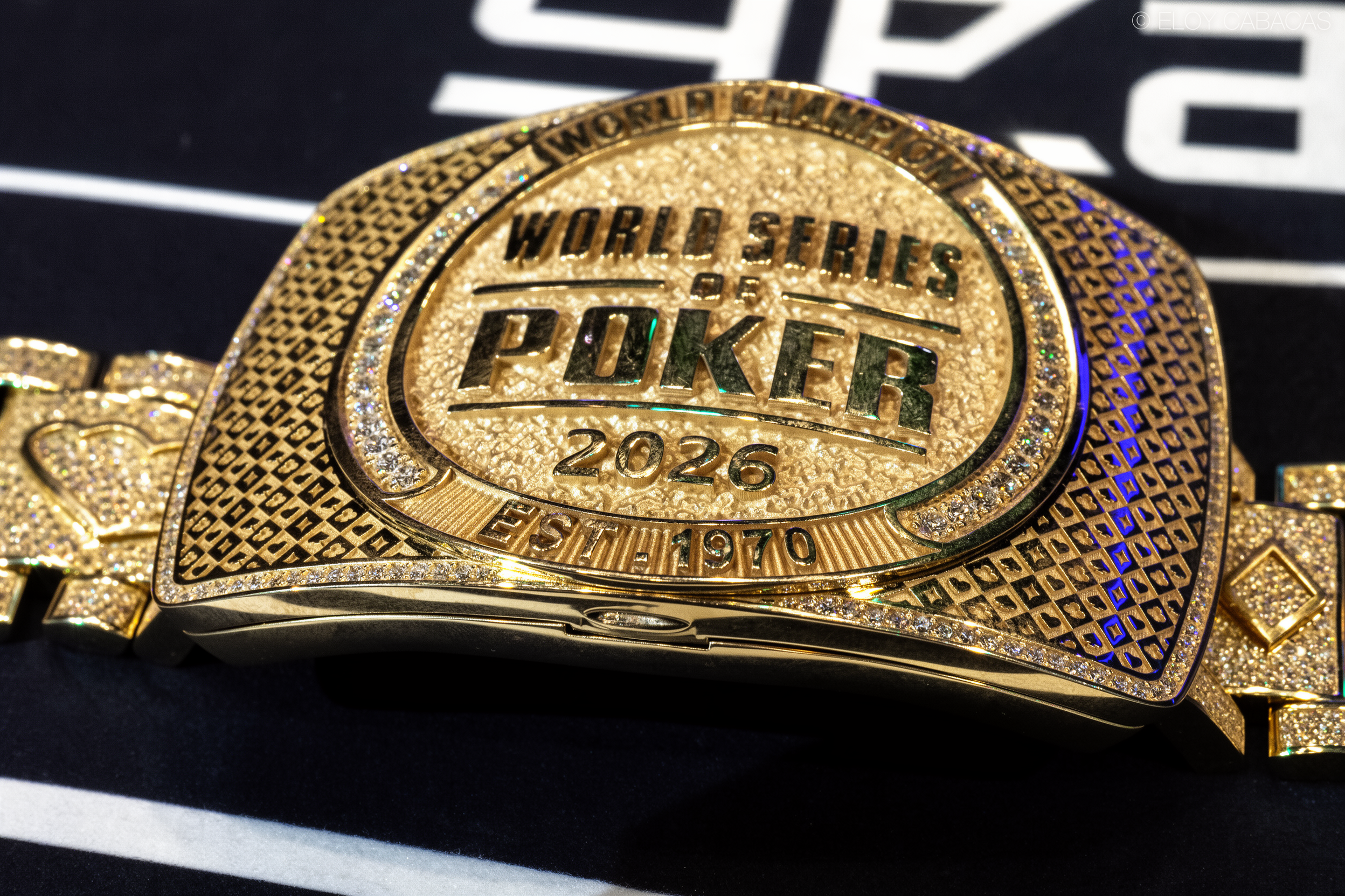 WSOP 主赛事首日淘汰战：六高底牌玩家豪赌全军覆没的心理博弈解析 - 世博娱乐APP下载